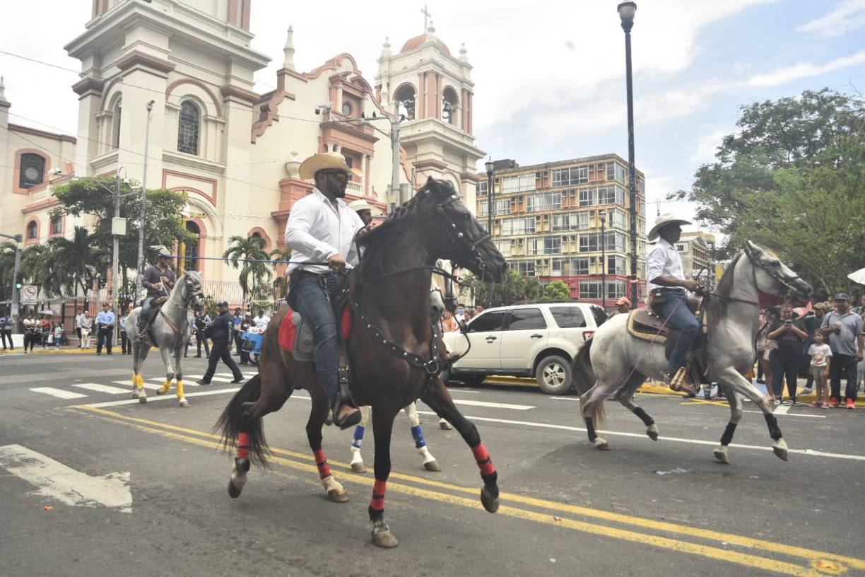 Bellezas: Las chicas que enamoraron en el desfile hípico de San Pedro Sula