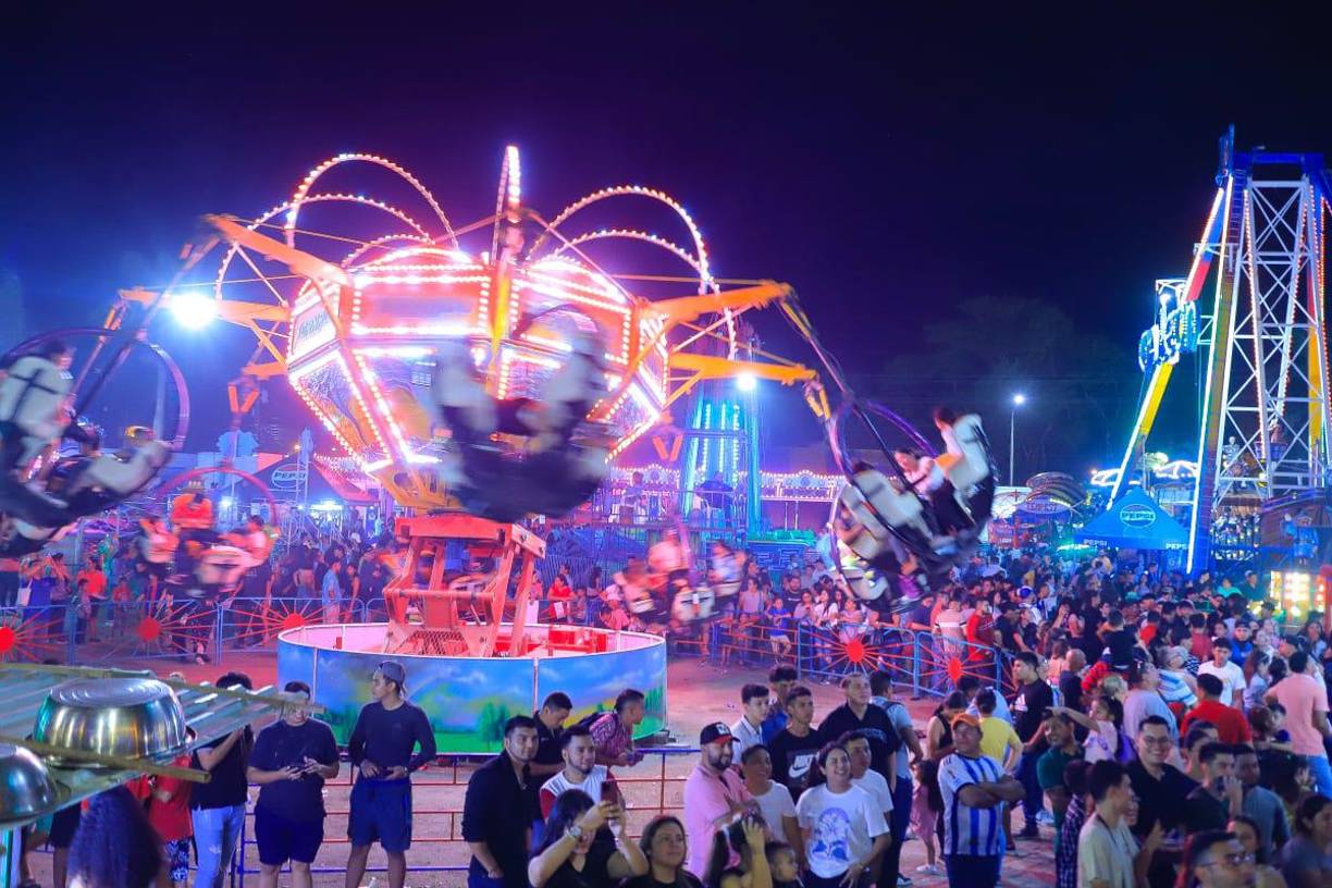 Las filas para disfrutar de los juegos fueron enormes.