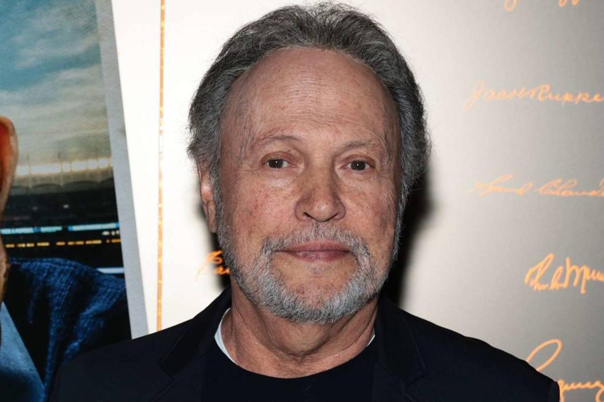 Billy Crystal, en declaraciones a People, describió la magnitud de la tragedia: “Las palabras no pueden describir la enormidad de la devastación que estamos presenciando y experimentando”.