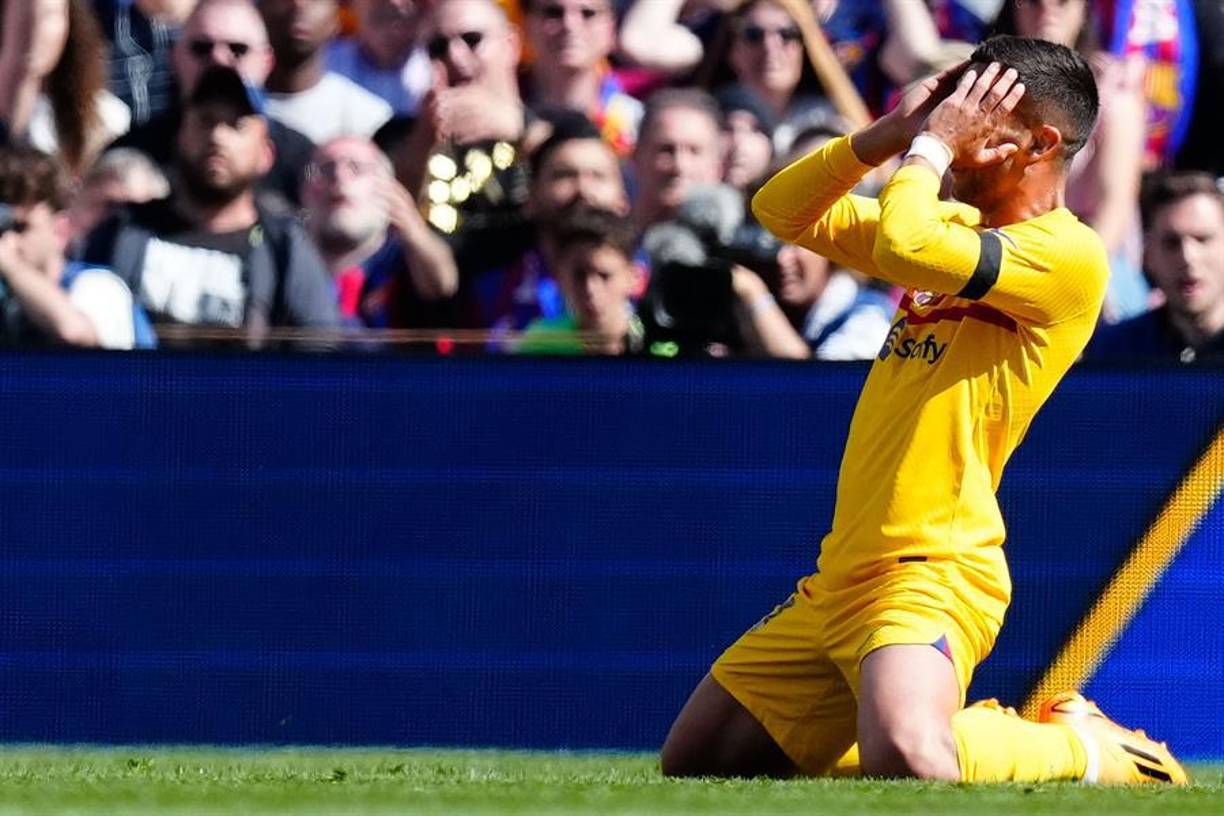 Más adelante el Barcelona habría tenido algunas oportunidades, pero la meta de Oblak estaba bien cubierta y el equipo de Xavi no podía abrir el abrir el marcador.