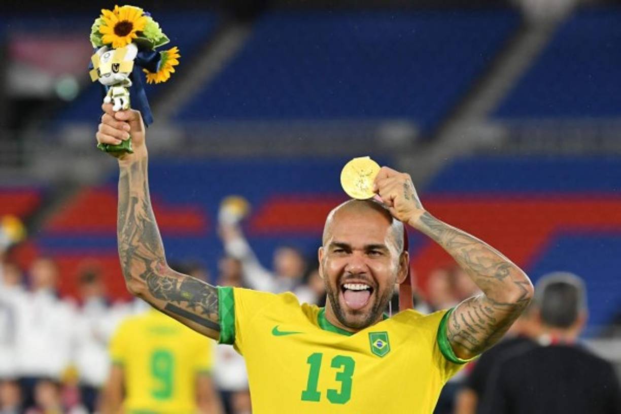 Dani Alves ganó el título que le faltaba y agrandó un palmarés único: 44 títulos suma.
