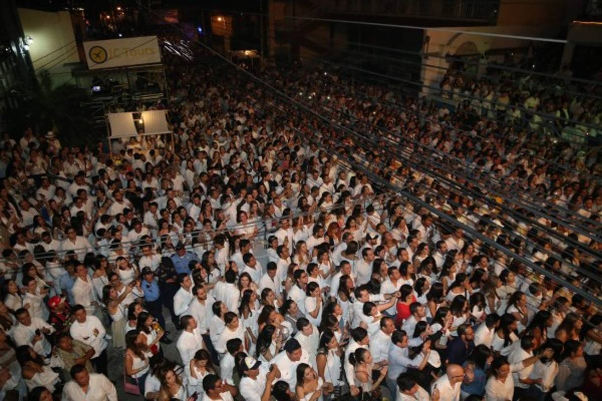 La avenida Argentina estuvo abarrotada por los hondureños.