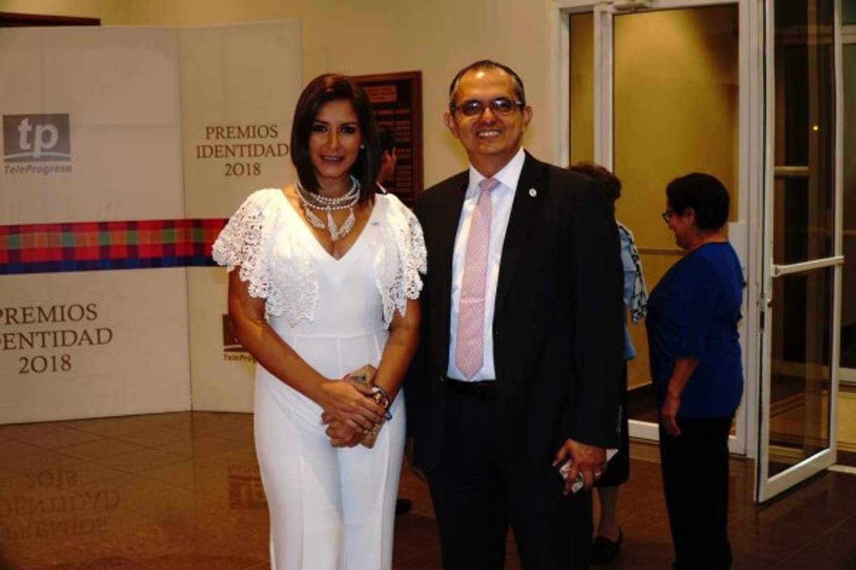Ruth Arita y Javier Mejía.