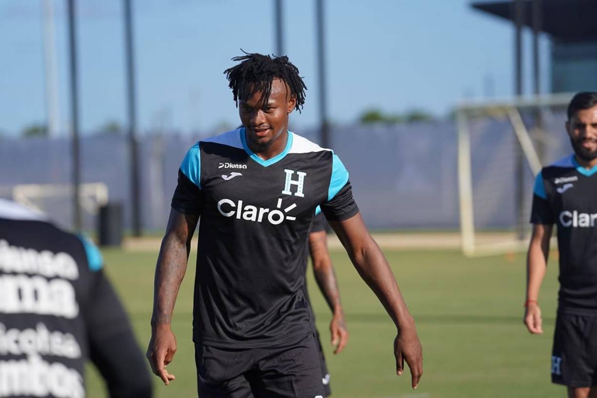 Ricky Zapata - El lateral izquierdo ya fue probado por Rueda, con gran suceso, en el amistoso frente a Guatemala.