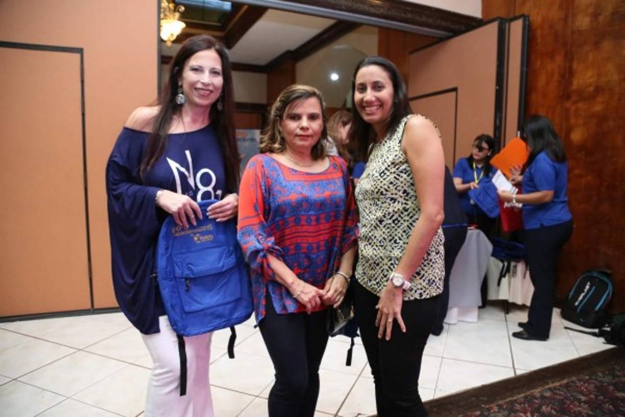 Daniela, Elvia y Mirna Pumpo.