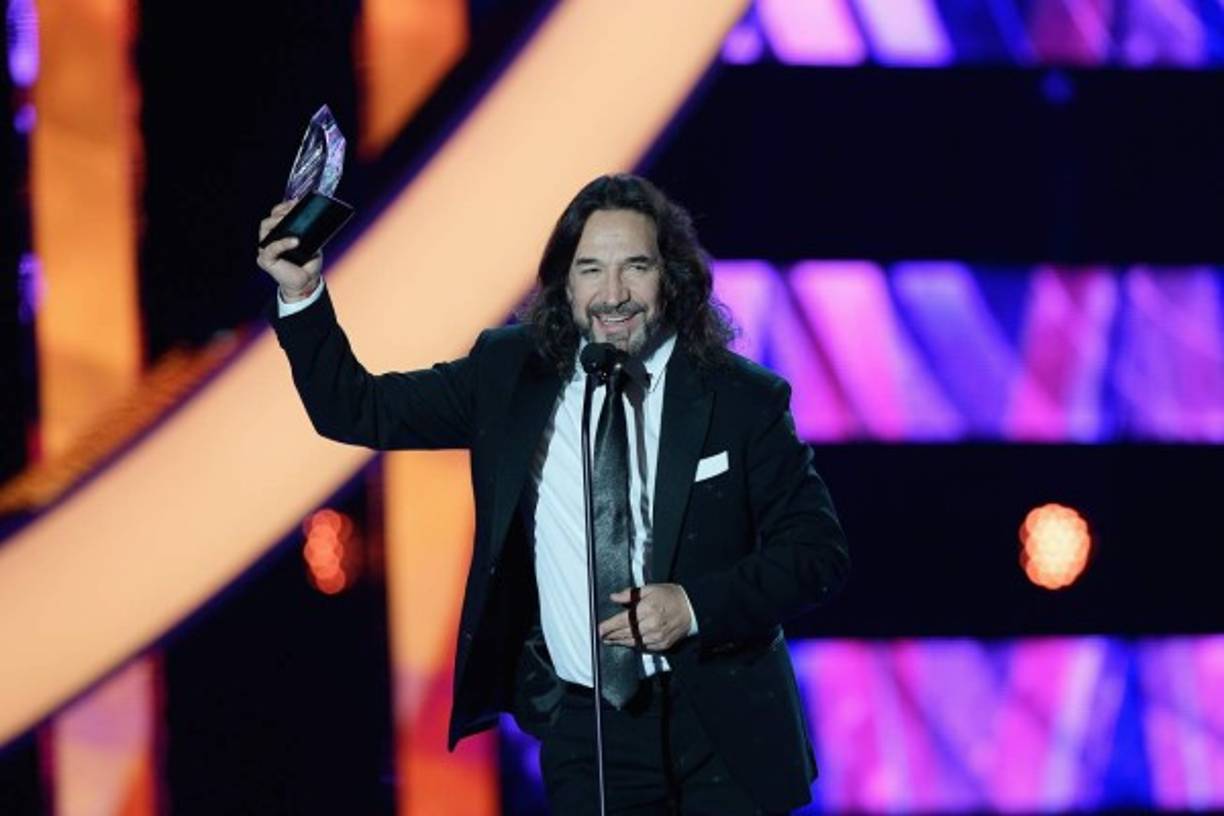 Marco Antonio Solis compartió su premio con los ecuatorianos tras el terremoto que sacudió al país andino.