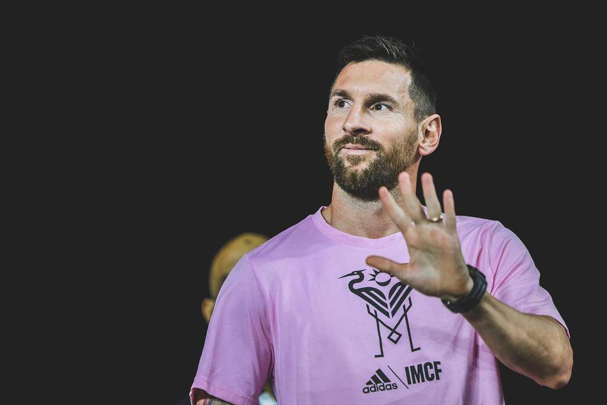 Es bien conocido que Messi realiza entrevistas, en la mayoría de sus ocasiones, fuera de un estudio de televisión, pero según revelaron todo estaba arreglado para su presencia en el programa antes mencionado.