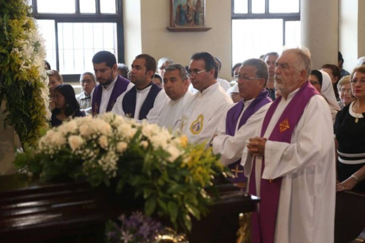 Todas las personas que lo conocieron y las que colaboraron en sus múltiples proyectos resaltaron la gran labor altruista que ejerció por muchos años a favor de la comunidad hondureña.