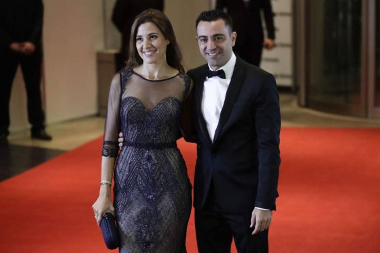 Núria Cunillera y Xavi Hernández. El ex del Barça parece sentirse atraído por las periodistas, ya que antes de iniciar esa relación estuvo hasta el 2012 con Elsa Egea, que también se dedicaba a la misma profesión.