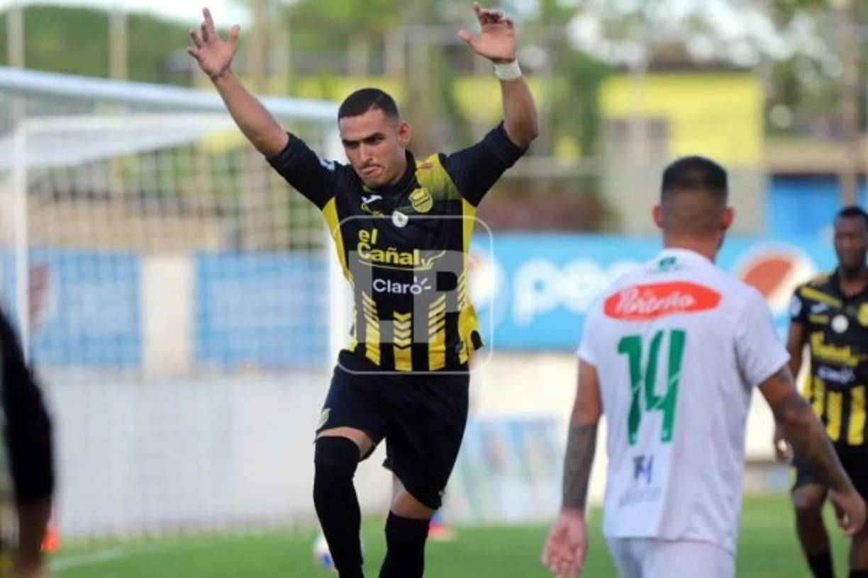 El mexicano Omar Rosas puso a ganar al Real España y festejó con su tradicional forma, dando volteretas.