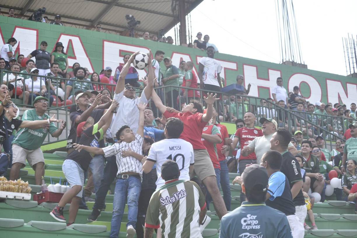 Un lindo ambiente se vivió en la previa del duelo Marathón vs Motagua en el estadio Yankel Rosenthal.