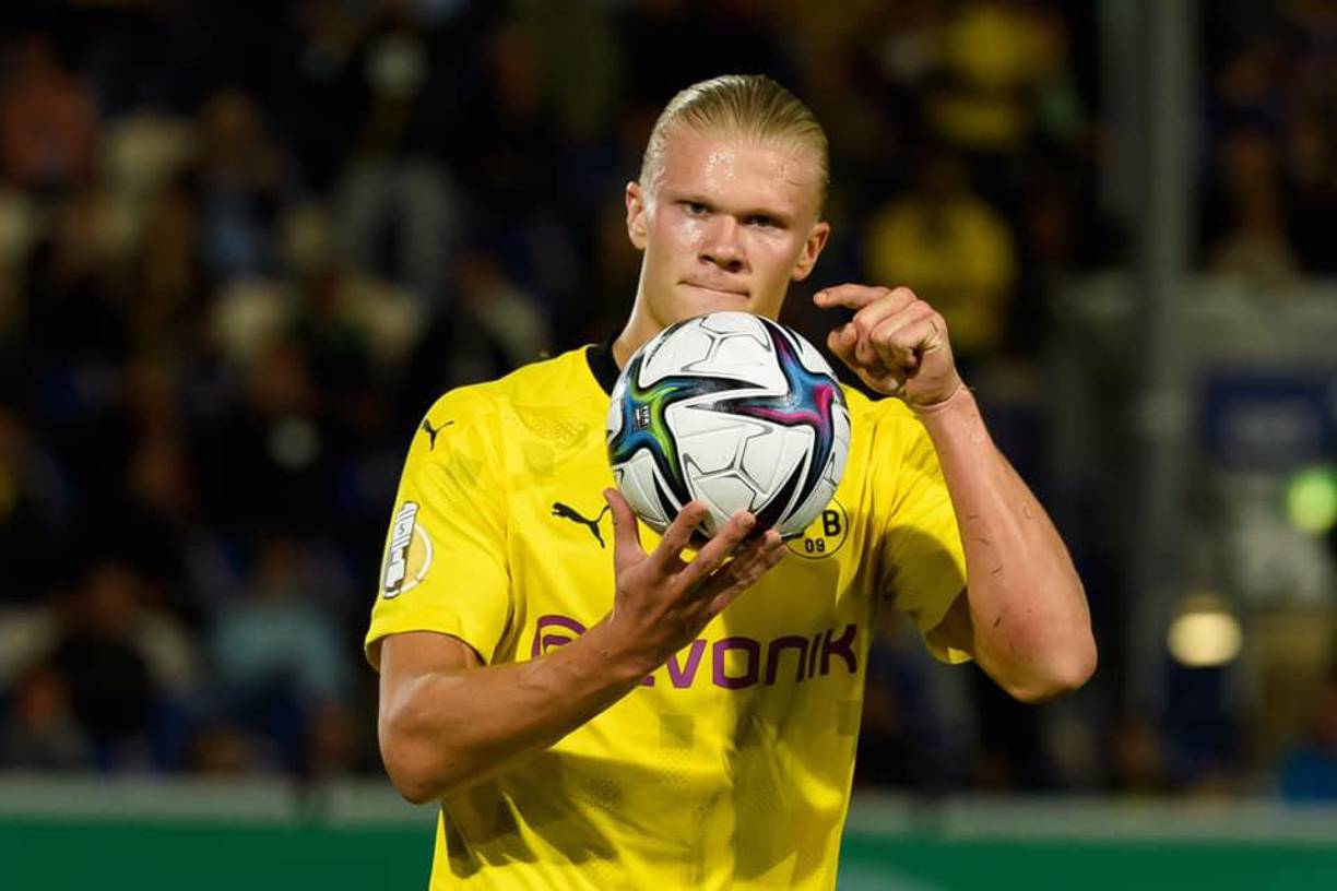 El Real Madrid aún no se ha retirado de la puja por Erling Haaland. Según ha informado en sus redes Jan Aage Fjortoft, exfutbolista muy cercano a la familia del jugador del Dortmund, el conjunto blanco “no está fuera de la carrera” por el noruego.