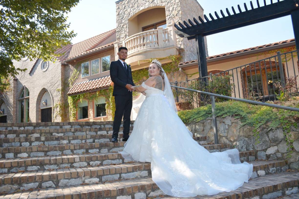 Los familiares cercanos de Óscar lo describieron como un hombre ejemplar, un padre amoroso y un esposo dedicado, cuya alegría y calidez llenaban los corazones de quienes lo rodeaban.