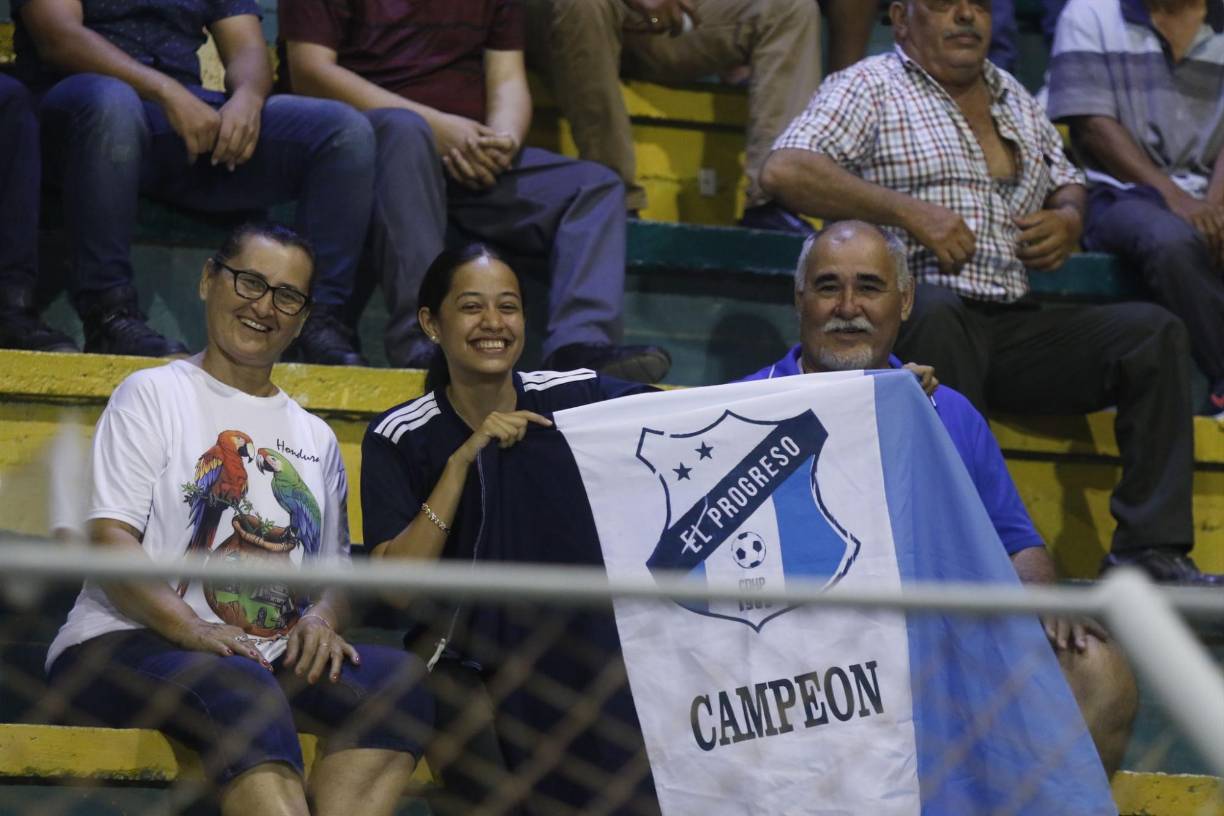 El Honduras Progreso y la Municipalidad de esta ciudad gestionaron con mucho esfuerzo regalar en su totalidad la entrada a toda la fanaticada de los Arrocera. 