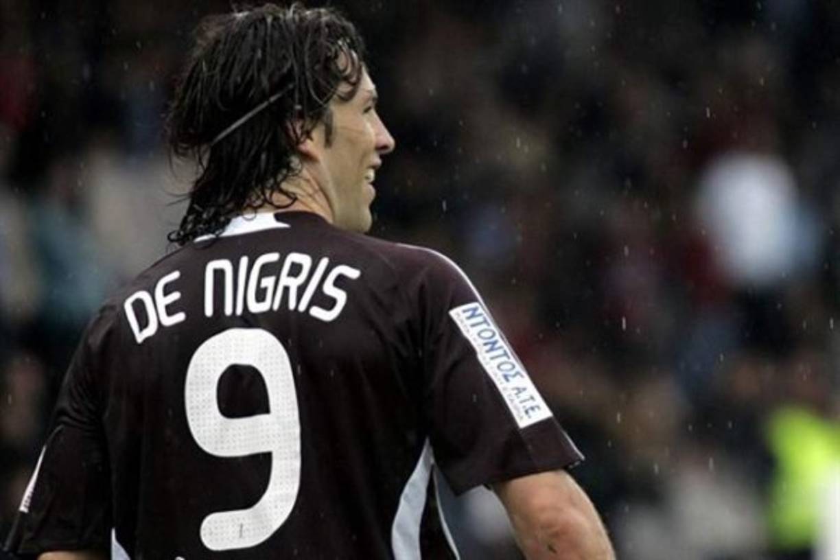 Antonio De Nigris/ Noviembre de 2009. Muere después de un gol de Ramsey.