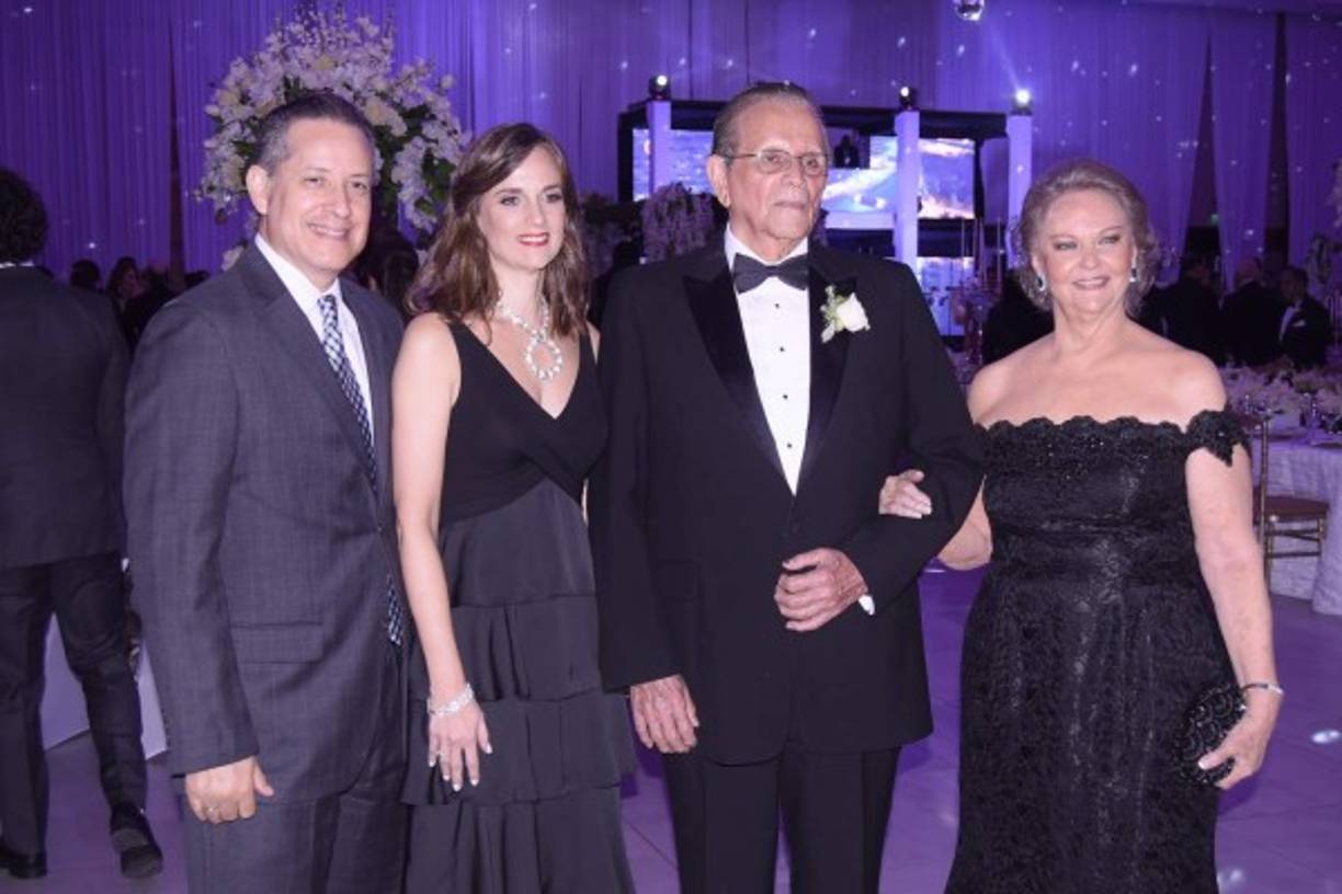 Juan y Elena Medrano con Roberto y Elena Hepburn.