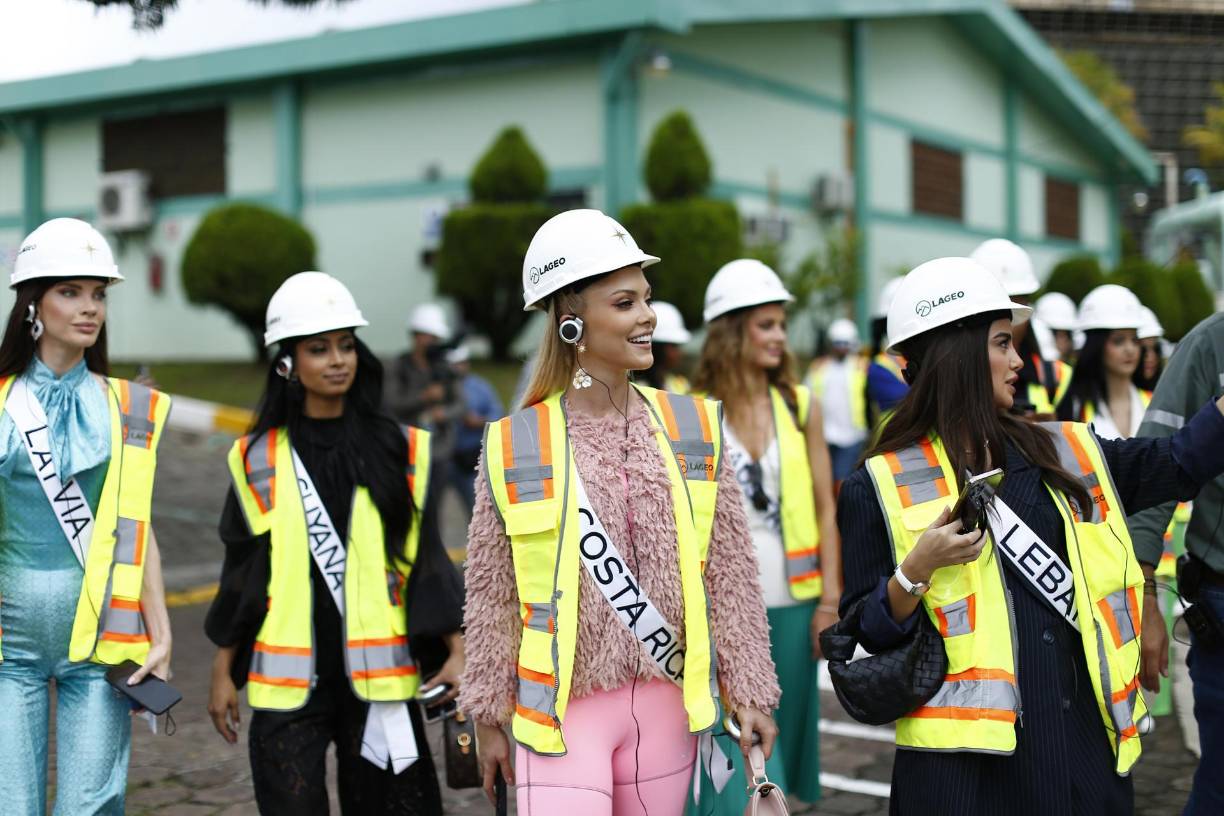 “Ha sido un tour muy interesante. Hemos conocido cómo este país produce energía 100 % renovable, utilizando recursos de la naturaleza y respetando al medio ambiente”, mencionó la representante de Costa Rica, Lisbeth Valverde, durante la grabación de un video