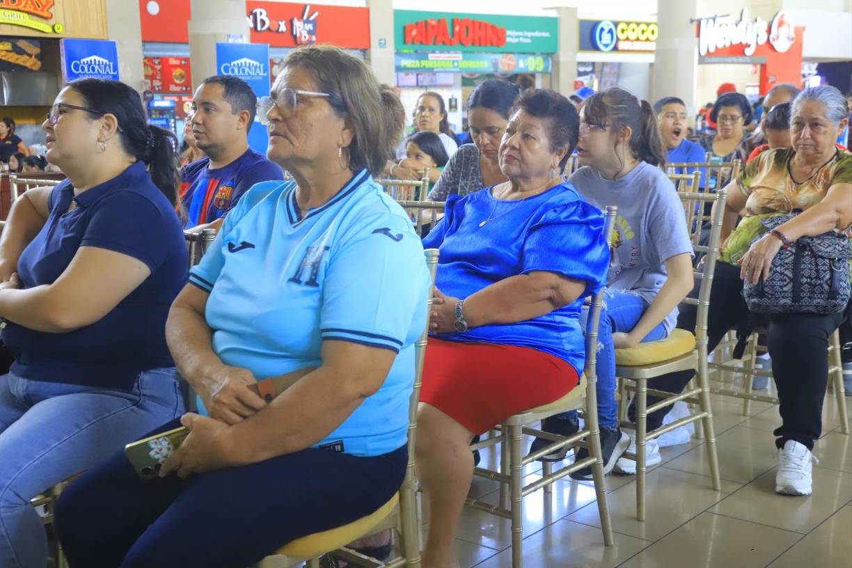 La pierna de cerdo fue preparada por la chef Carla Bonilla, el cual deleitó a cada uno de los presentes. También hubo sorteos de productos de ProgCarne como jamones de cerdo, mientras USA II dio algunos electrodomésticos como planchas y tostadoras. 