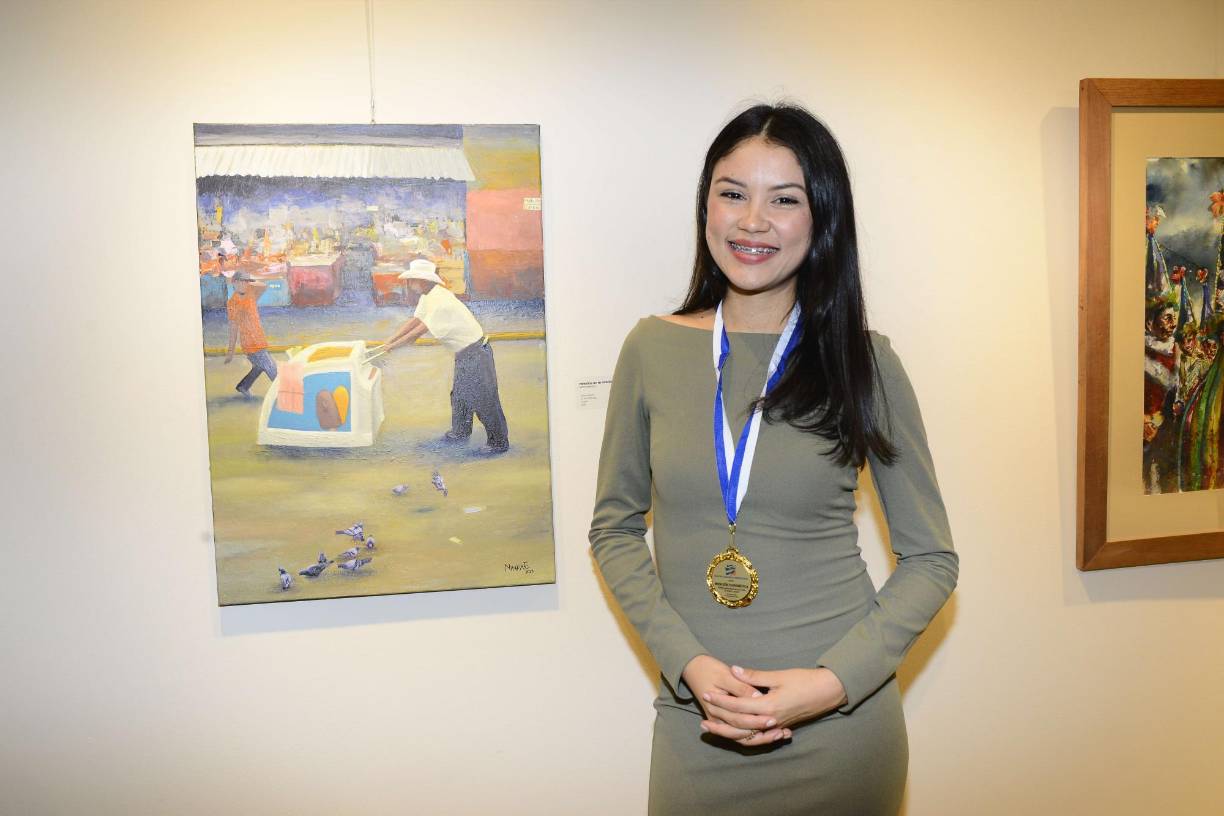 La artista revelación del certamen, Ninfa Espinoza.