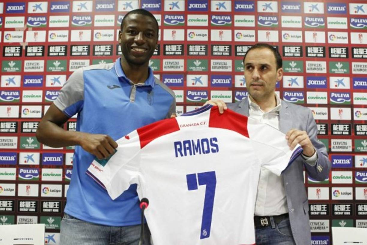 Adrián Ramos se incorpora al Granada. El colombiano, a sus 31 años, llega cedido por el Borussia Dortmund hasta junio. El delantero ya ha sido presentado.