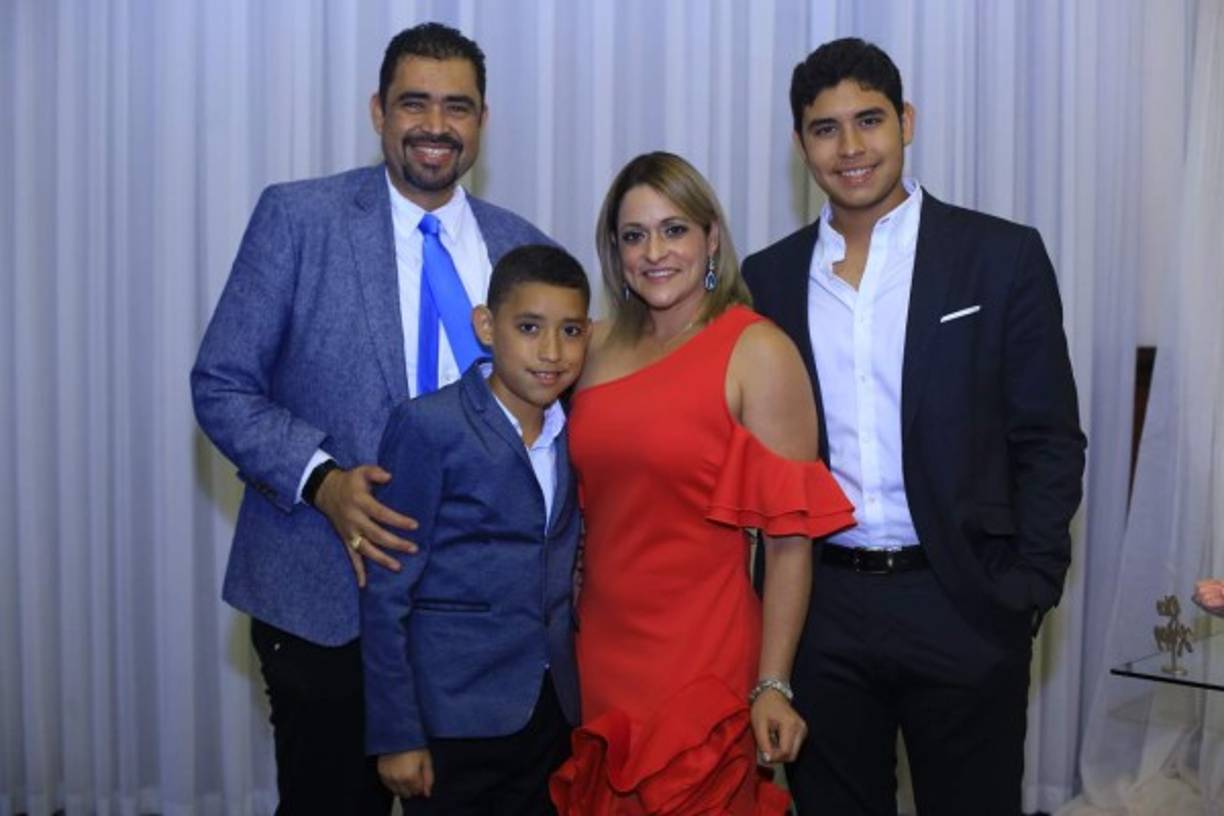 Raúl, Carlos, Sheryl y Aldo Cárcamo.