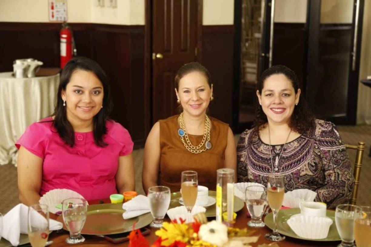 Cinthia Girón, Claudia Caldera y Bertha Echeverry.