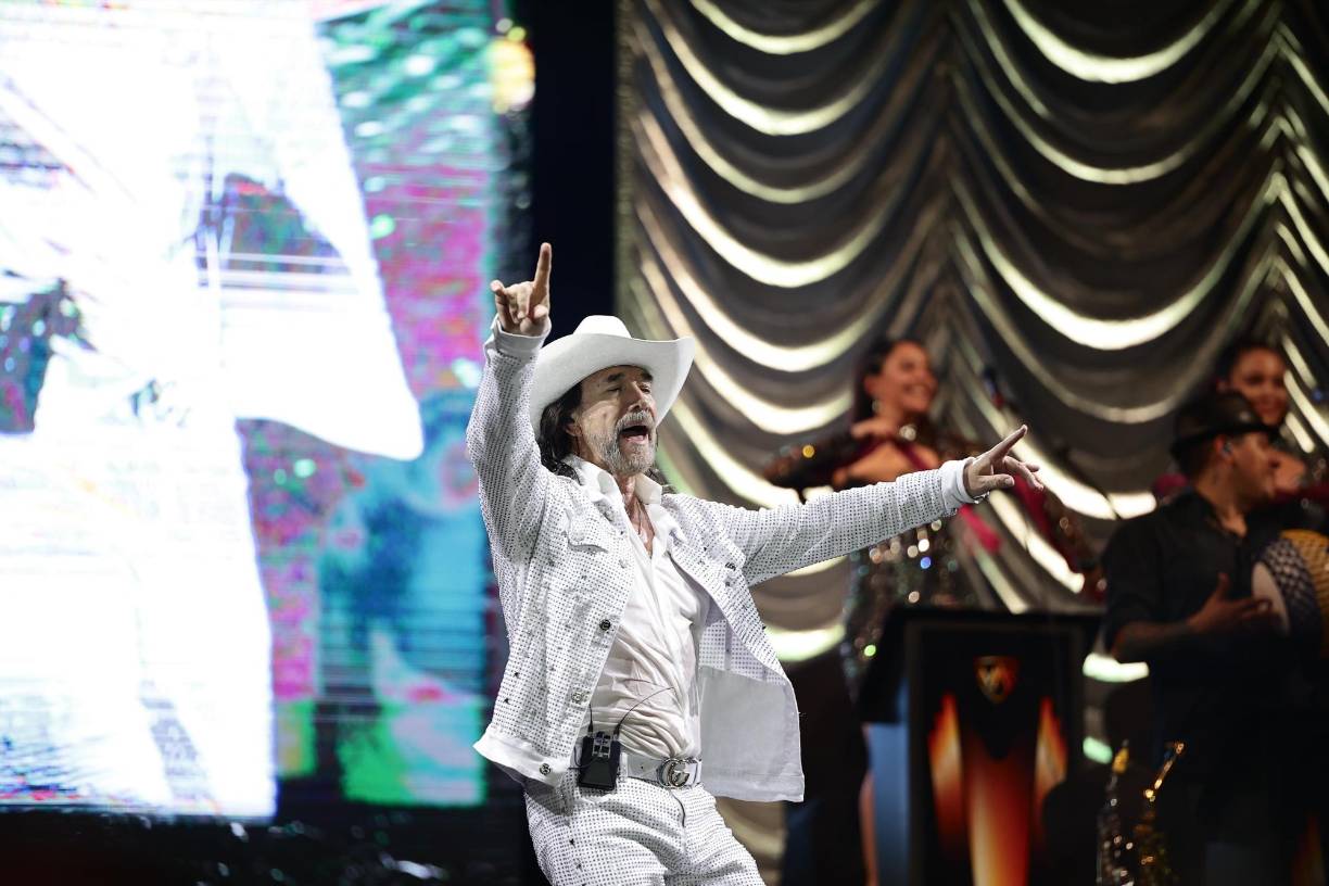 Sus mejores éxitos fueron coreados por el publico presente. 