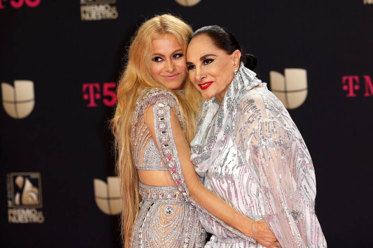 Paulina Rubio y su madre Susana Dosamantes. 