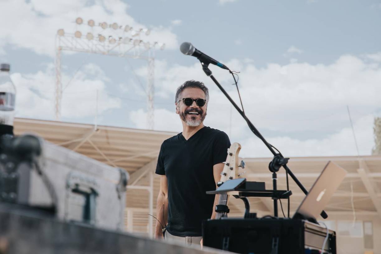 El cantautor también aprovechó su espacio en las redes sociales para anunciar que se hará devolución del dinero a las personas que ya habían comprado boletos para sus conciertos. 