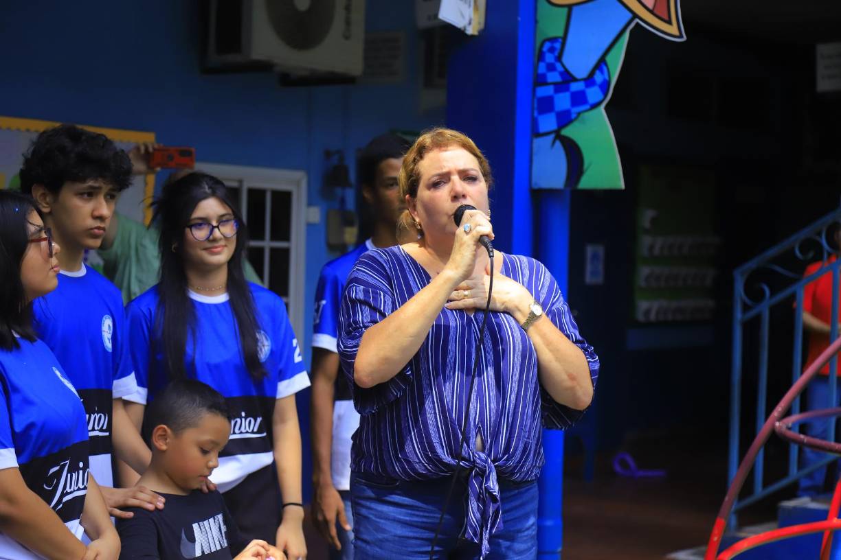 Fanny Handal, directora de la Saint Joseph Institute, brindó unas palabras de gratitud y deseos de superación de sus seniors, promoción 2024. 