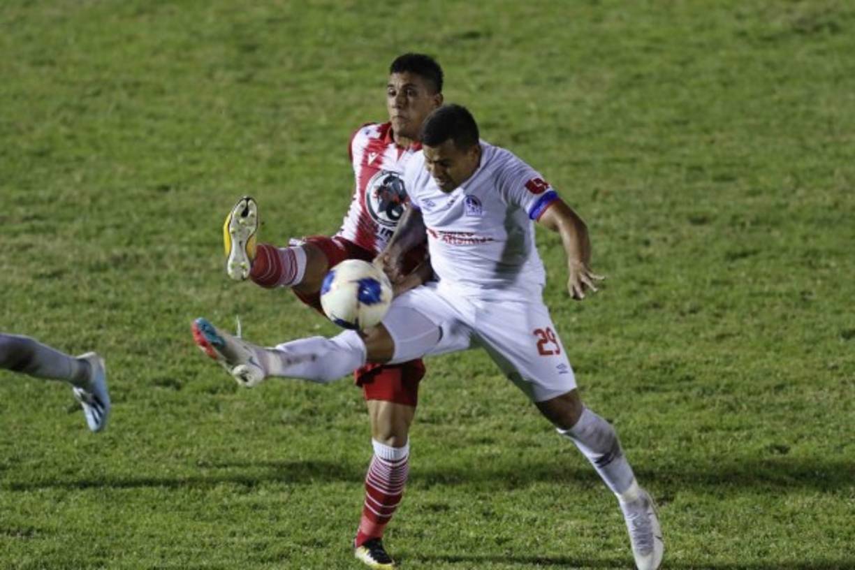 Decepcionaron, Vida y Olimpia protagonizaron un pobre 0-0 en la ida de las semifinales del torneo Apertura. Todo queda para el juego de vuelta este domingo 3 de enero a las 4:00 pm.