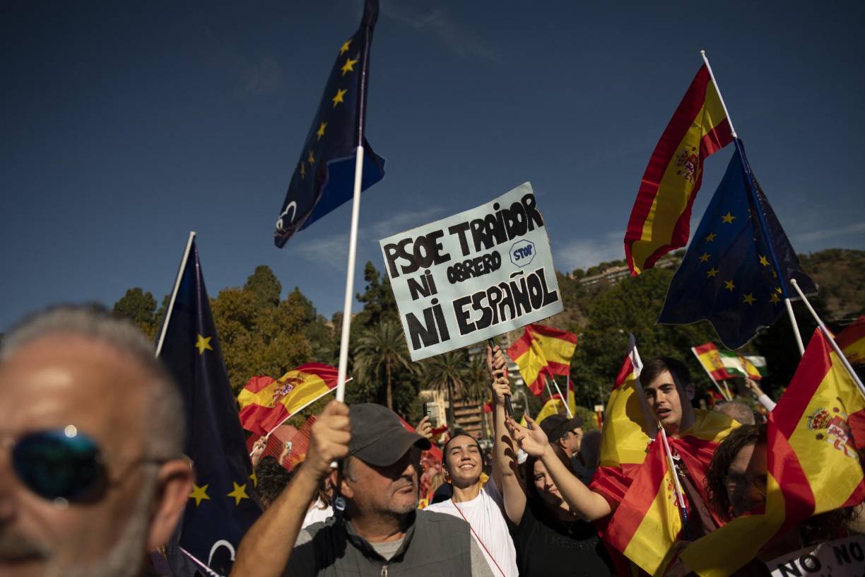 “No nos callaremos hasta que haya elecciones”, afirmó su líder, Alberto Núñez Feijóo, durante un discurso en Madrid.