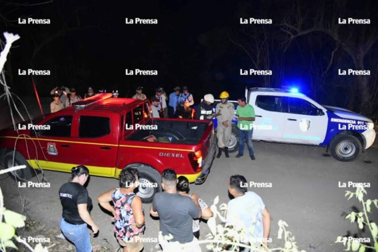 Lo cual provocó que el conductor perdiera el control y se precipitara a una hondonada.