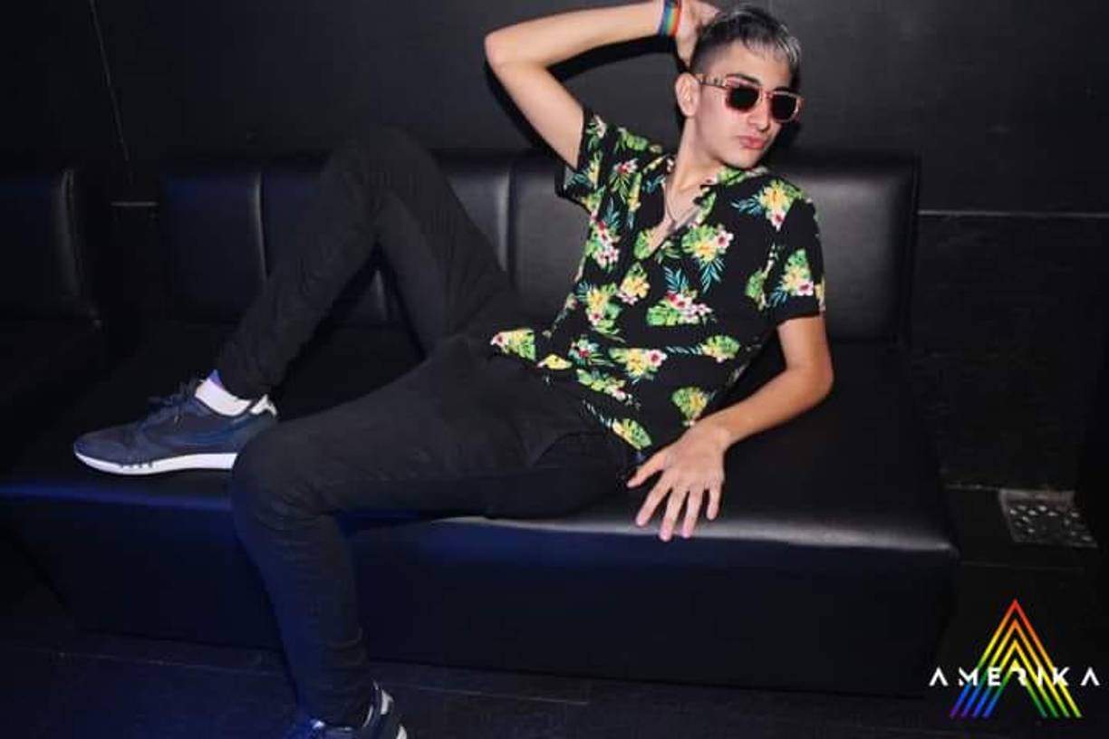 Pero el joven, conocido como “La Gatita de Warhol” en los bares de la zona norte de Buenos Aires, estaba más interesado en la vida nocturna. 