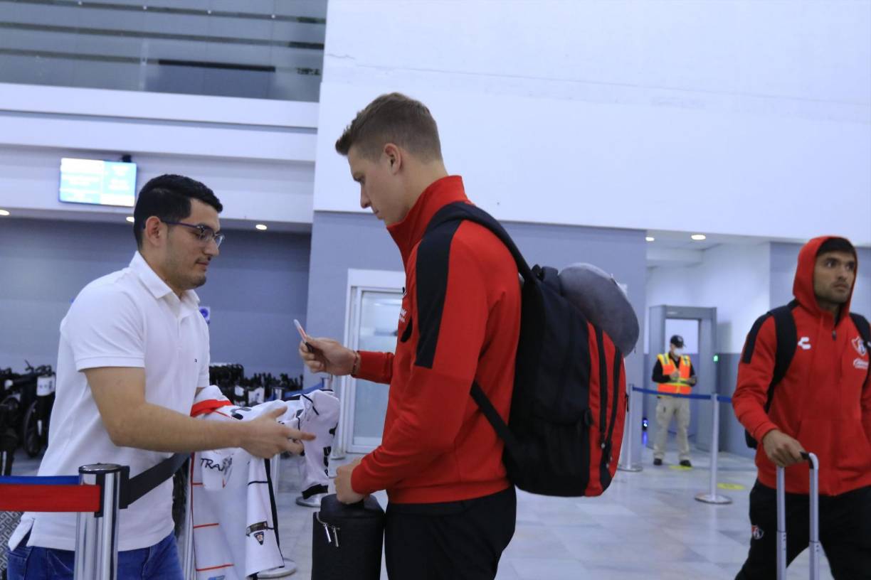 El goleador argentino Julio Furch fue otro de los que atendió al hondureño Kevin Madrid.