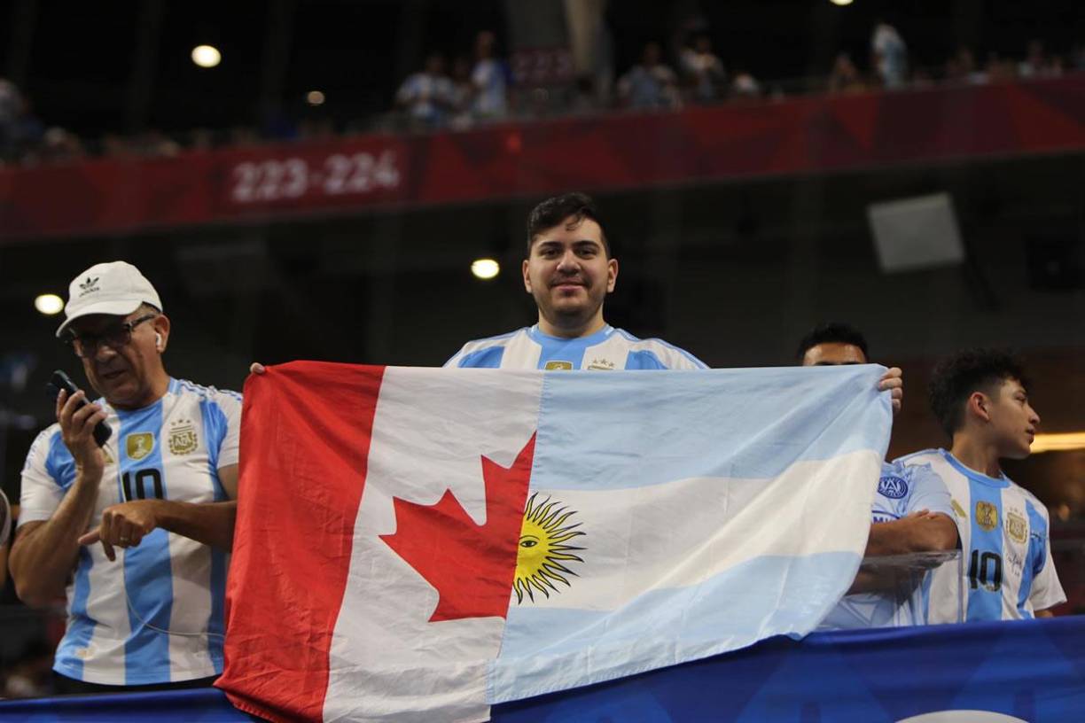 Hondureñas cautivan, bellezas y ambientazo en el Argentina-Canadá en Copa América