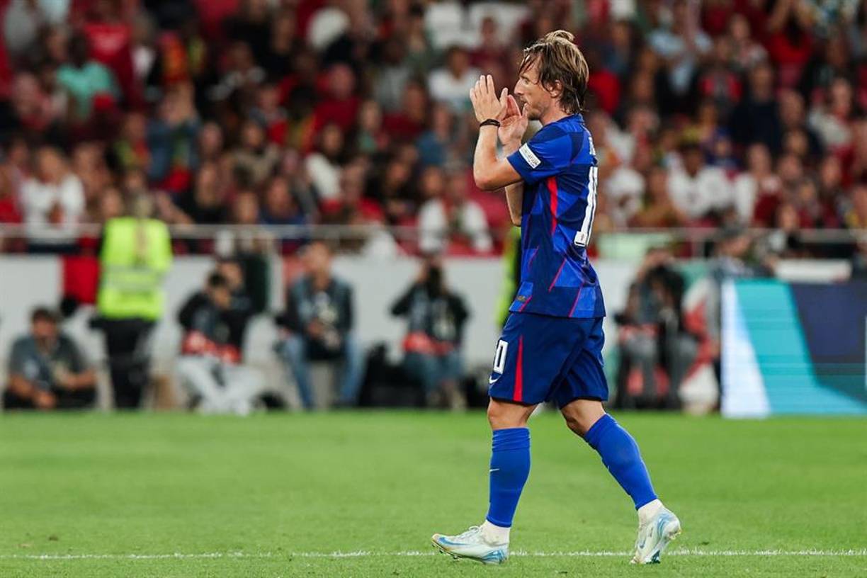 Pese a la ventaja de Portugal, Croacia no bajó los brazos y lo intentó con un remate de Modric desde el borde del área que se estrelló en el lateral de la red.