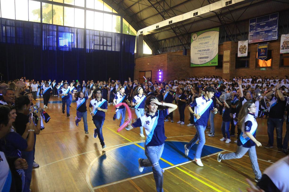 Una mañana emocionante y llena de energía disfrutaron los Seniors 2025 de la Seran School, quienes iniciaron con toda la actitud este año escolar en compañía de sus familiares.
