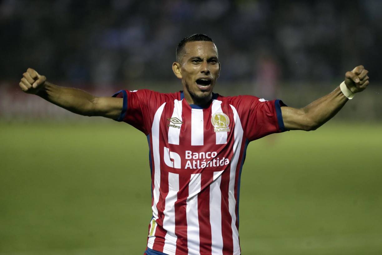 Edwin Rodríguez: Volante hondureño que destacó con gol en la goleada 4-0 del Olimpia ante el Diriangén de Niacaragua.