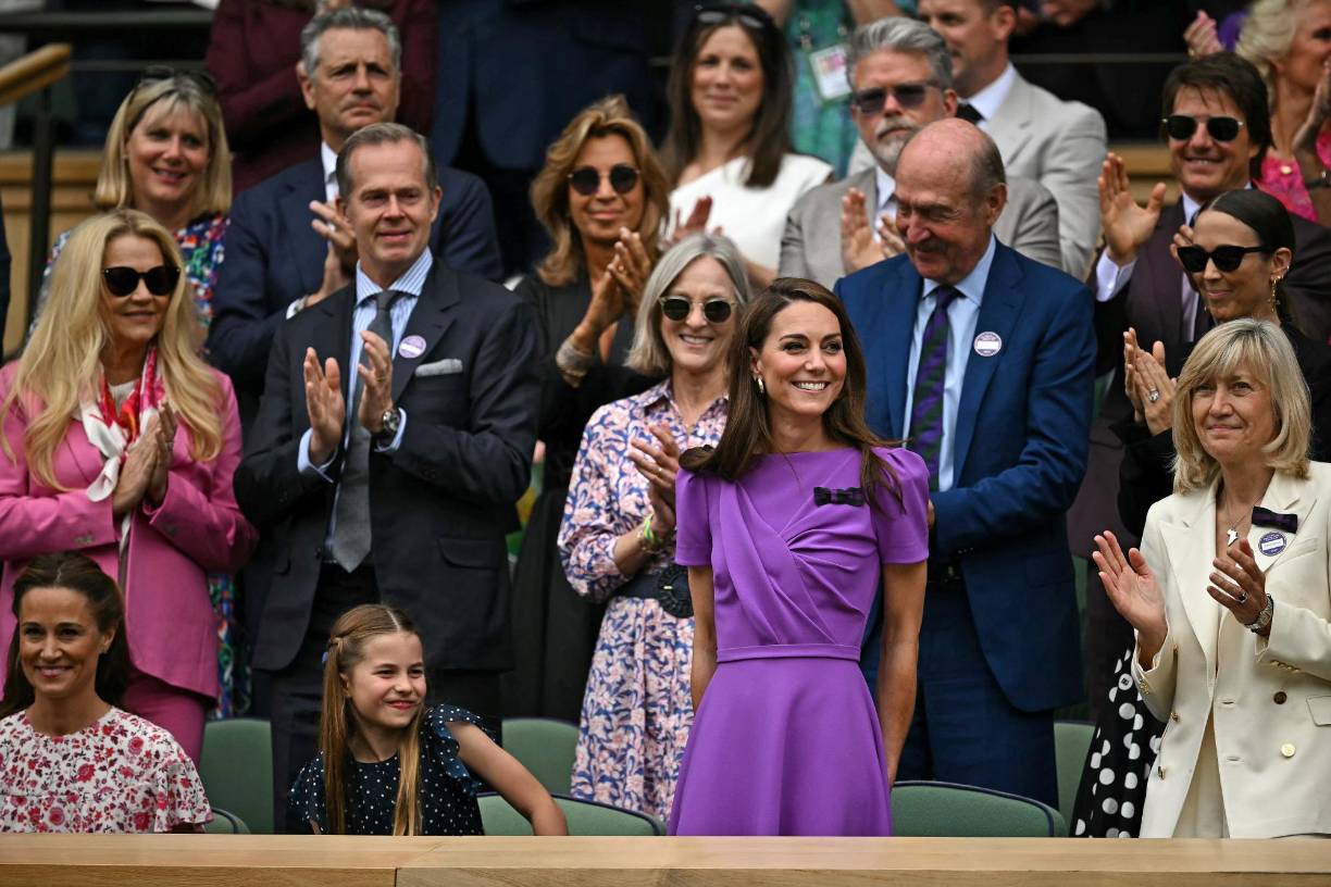 La futura reina fue recibida en la cancha central de Wimbledon con una ovación de pie por parte del público, que la aplaudió calurosamente. 