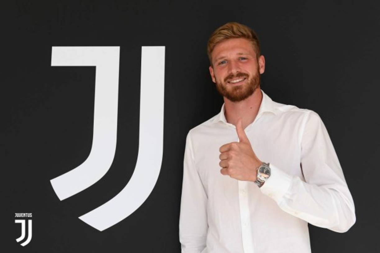La Juventus acaba de anunciar el fichaje de Stefano Gori, arquero italiano que durante los dos últimos cursos ha defendido la meta del Pisa. El cancerbero, de 24 años, aterriza en tierras turineses merced a un intercambio que ha propiciado el definitivo adiós de Leonardo Loria, portero que este curso ha defendido la meta del conjunto sub'23 bianconero.