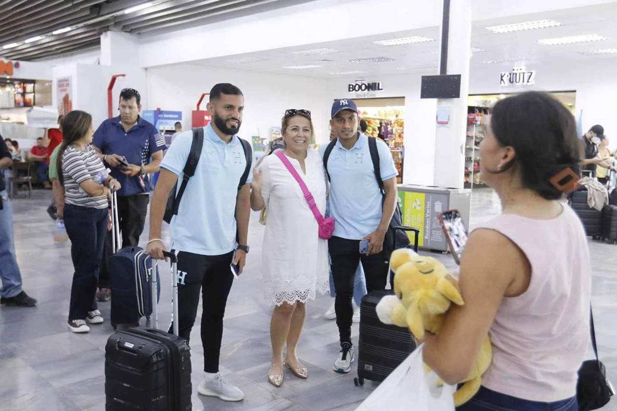 Edwin Rodríguez y Jorge Álvarez, dupla perfecta del Olimpia, se tomaron el tiempo de pasar un momento amigable con la afición catracha.