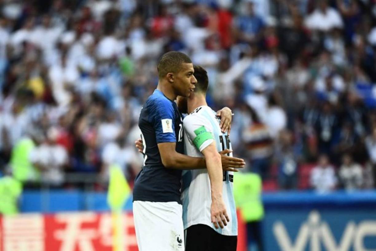 Mbappé fue el villano de Argentina y Messi al lucirse con un doblete. Tras el final del juego, el atacante del PSG fue a consolar al crack argentino.