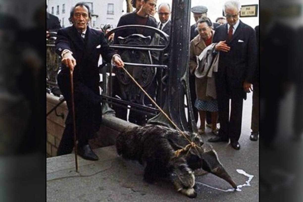 El mundo sufrió los cambios más vertiginosos de su historia durante el siglo XX y esta serie de fotografías muestran algunos momentos icónicos de esa época.