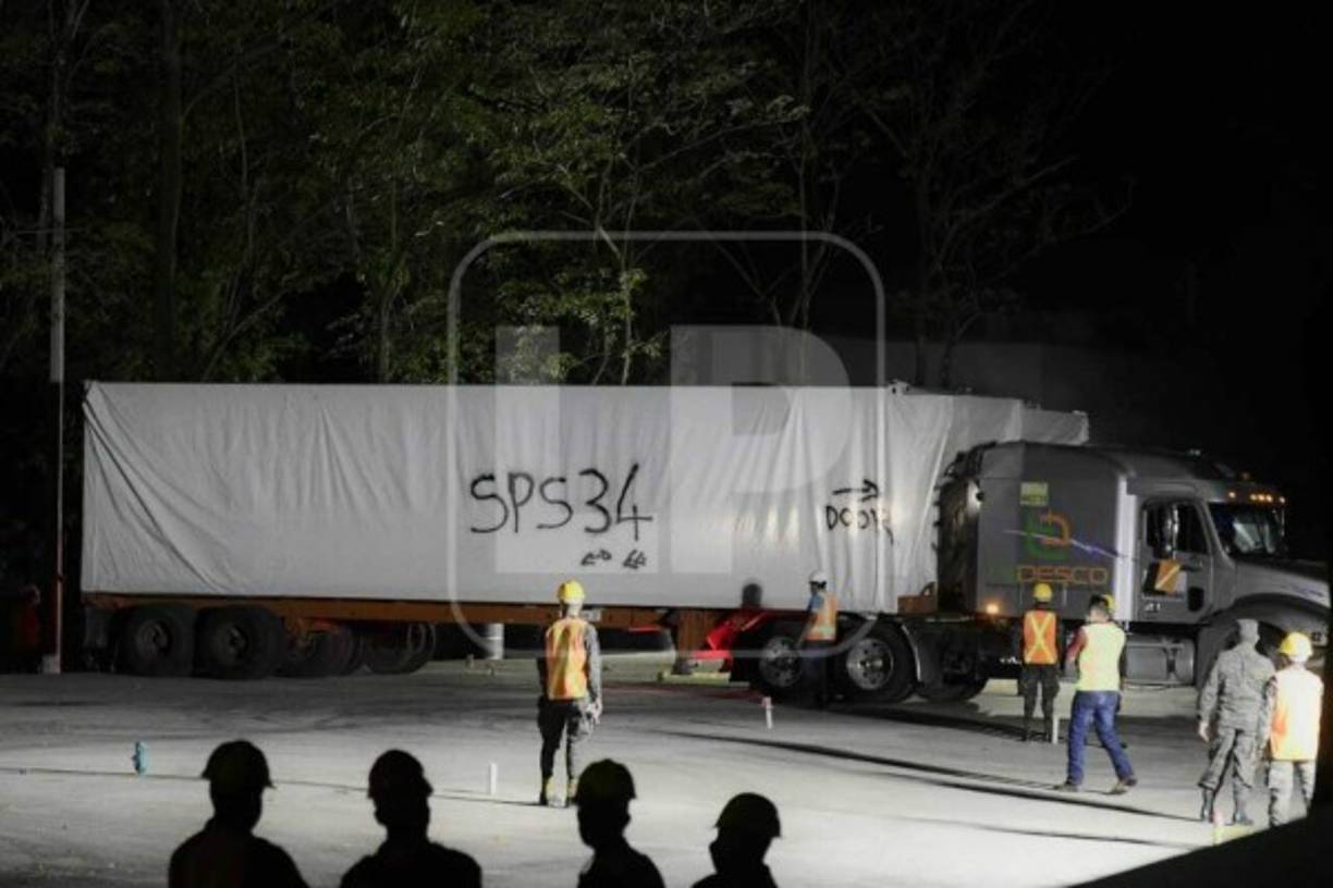 En un comunicado, Invest-H argumentó que por motivos de seguridad y evitar que se generen distractores prohibió a los medios de comunicación poder darle cobertura in situ a la instalación del hospital, tal como pasó con el desembarque de los contenedores. Tampoco se permitirá que sobrevuelen drones en el lugar.