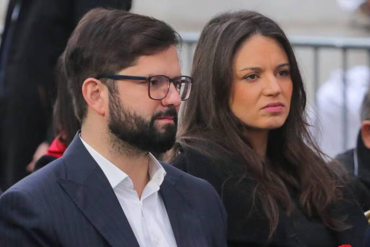 El presidente de Chile, Gabriel Boric, anunció este jueves la ruptura de su relación de cinco años con la primera dama, Irina Karamanos. 