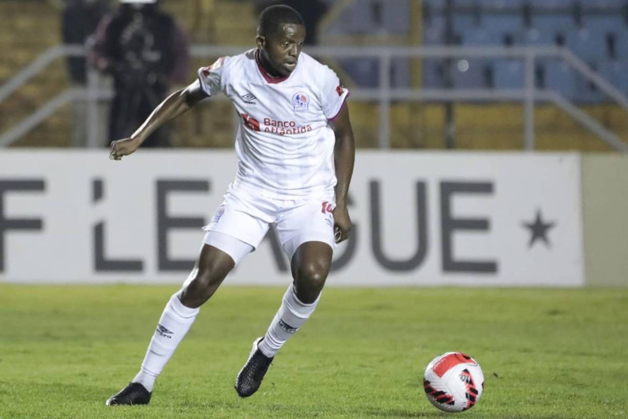 Boniek García: Al volante hondureño se le su contrato con Olimpia el próximo mes de junio y reveló que no sabe si continuará en las filas del cuadro albo.