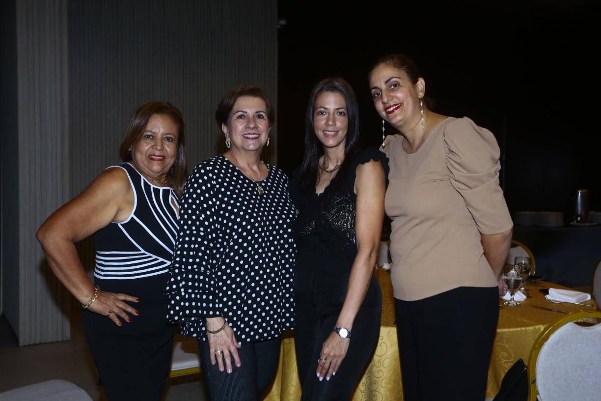 Yaneth Rodríguez, Rita Simón, Yazmin Yacamán y María Alexandra Siwady