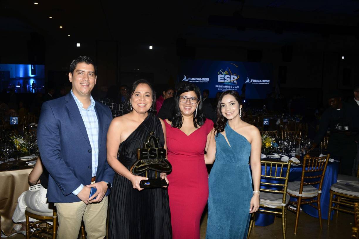 Olvin Pon, Tania Gayo, Julissa Mejía y Larissa Rodríguez