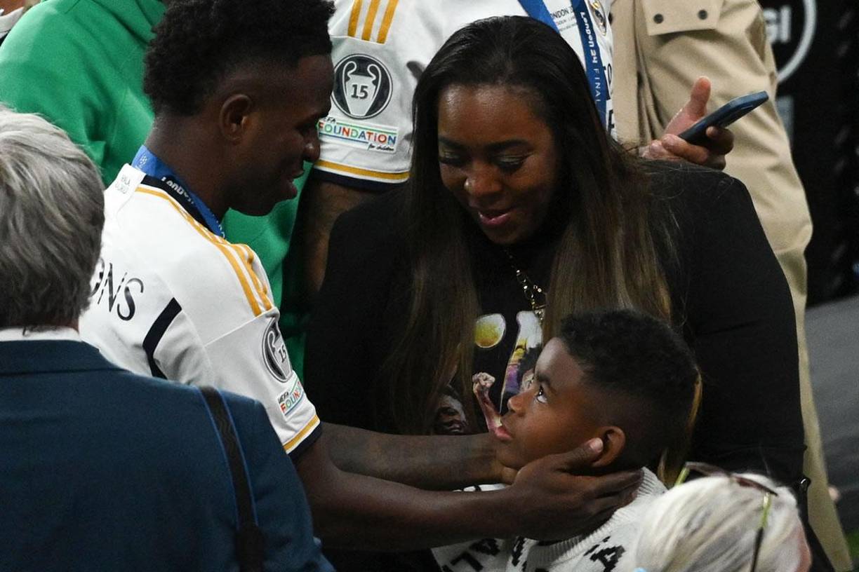 Vinicius celebró el nuevo éxito con sus familiares.